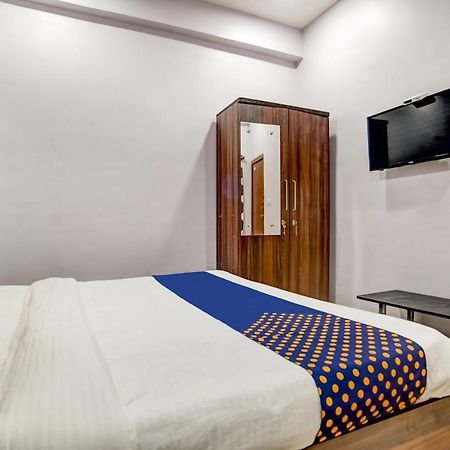 Spot On 76764 Hotel Lux Indore Eksteriør billede