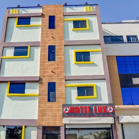Spot On 76764 Hotel Lux Indore Eksteriør billede