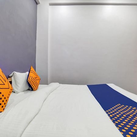 Spot On 76764 Hotel Lux Indore Eksteriør billede