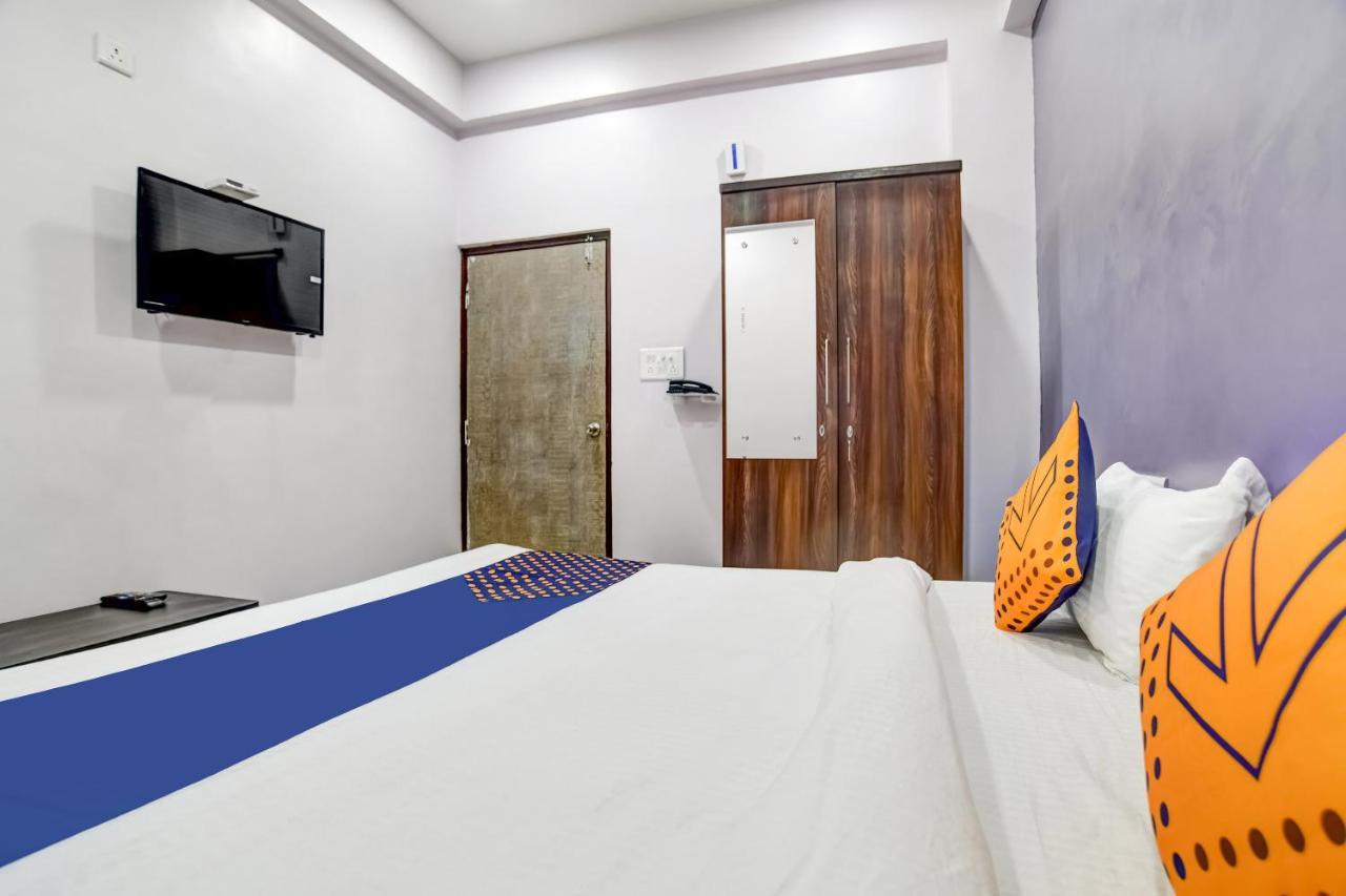 Spot On 76764 Hotel Lux Indore Eksteriør billede
