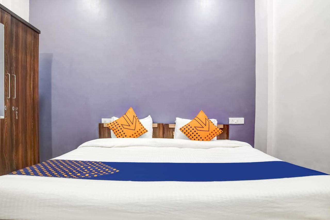 Spot On 76764 Hotel Lux Indore Eksteriør billede