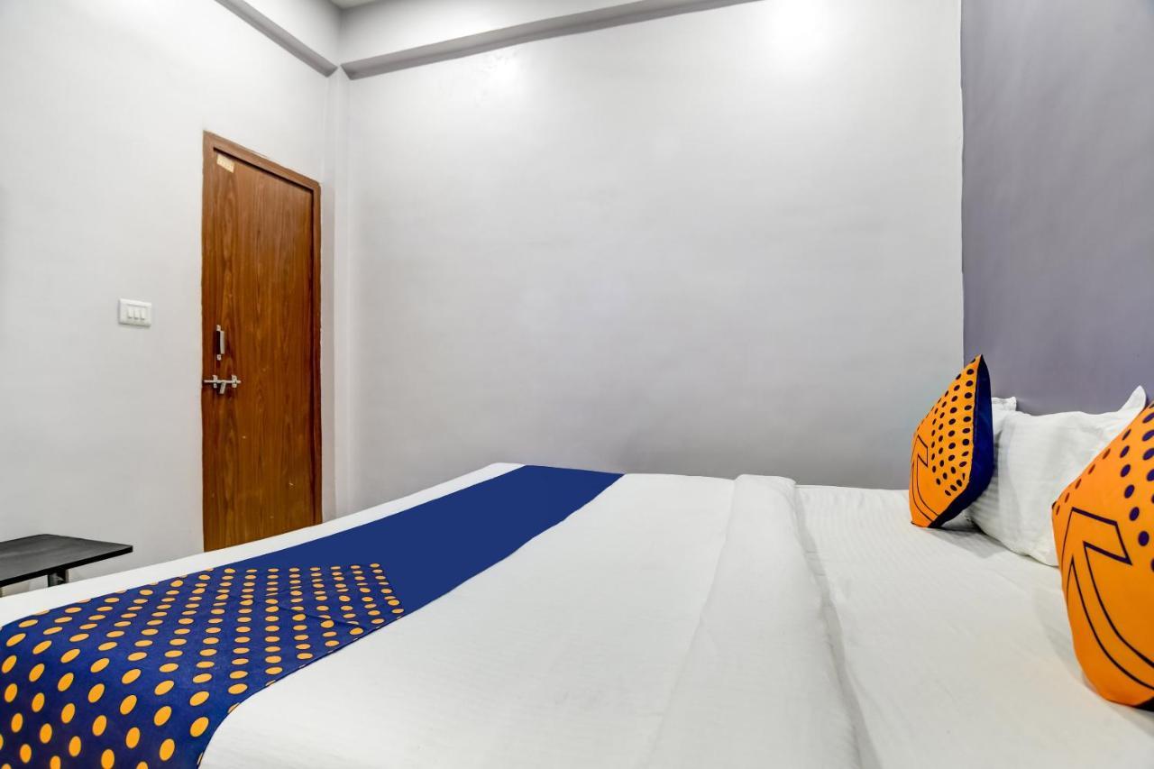 Spot On 76764 Hotel Lux Indore Eksteriør billede