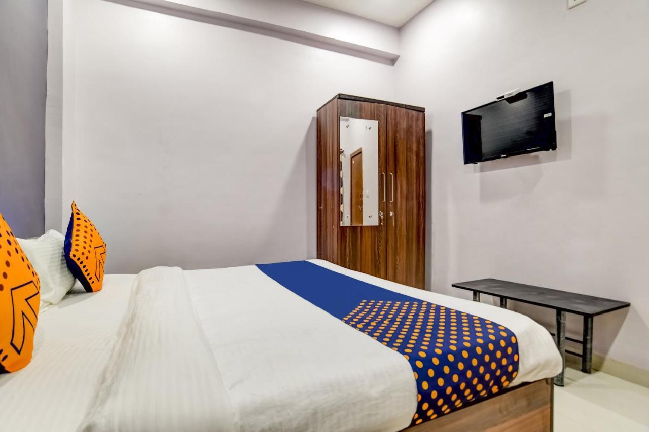 Spot On 76764 Hotel Lux Indore Eksteriør billede