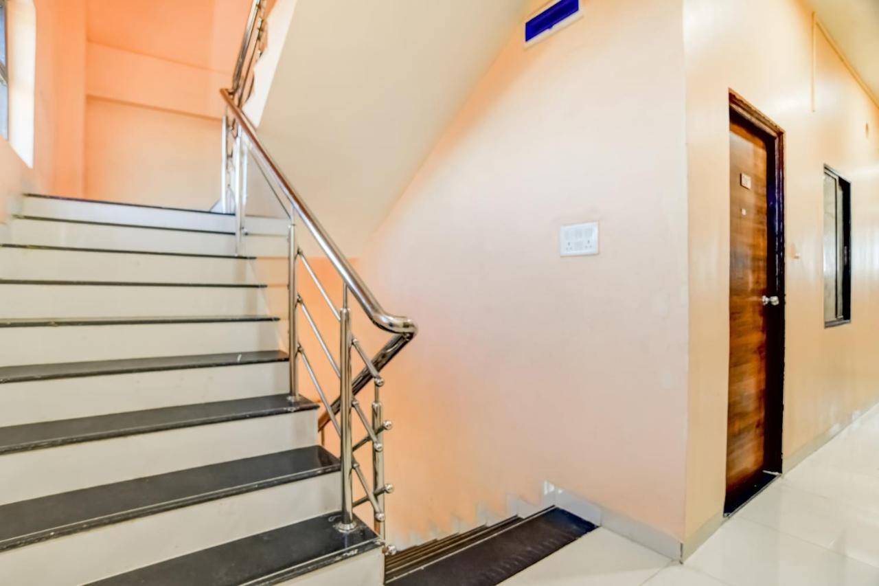 Spot On 76764 Hotel Lux Indore Eksteriør billede