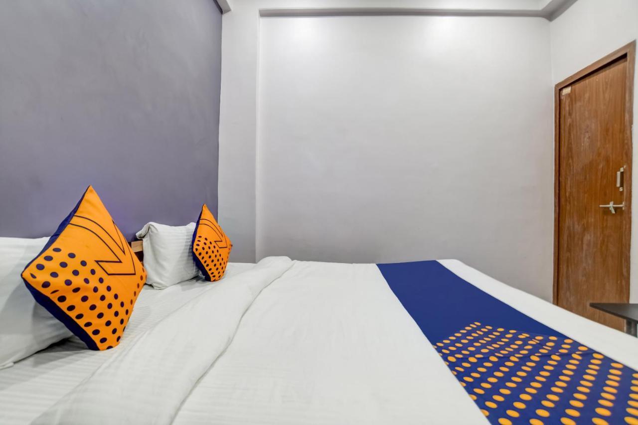 Spot On 76764 Hotel Lux Indore Eksteriør billede