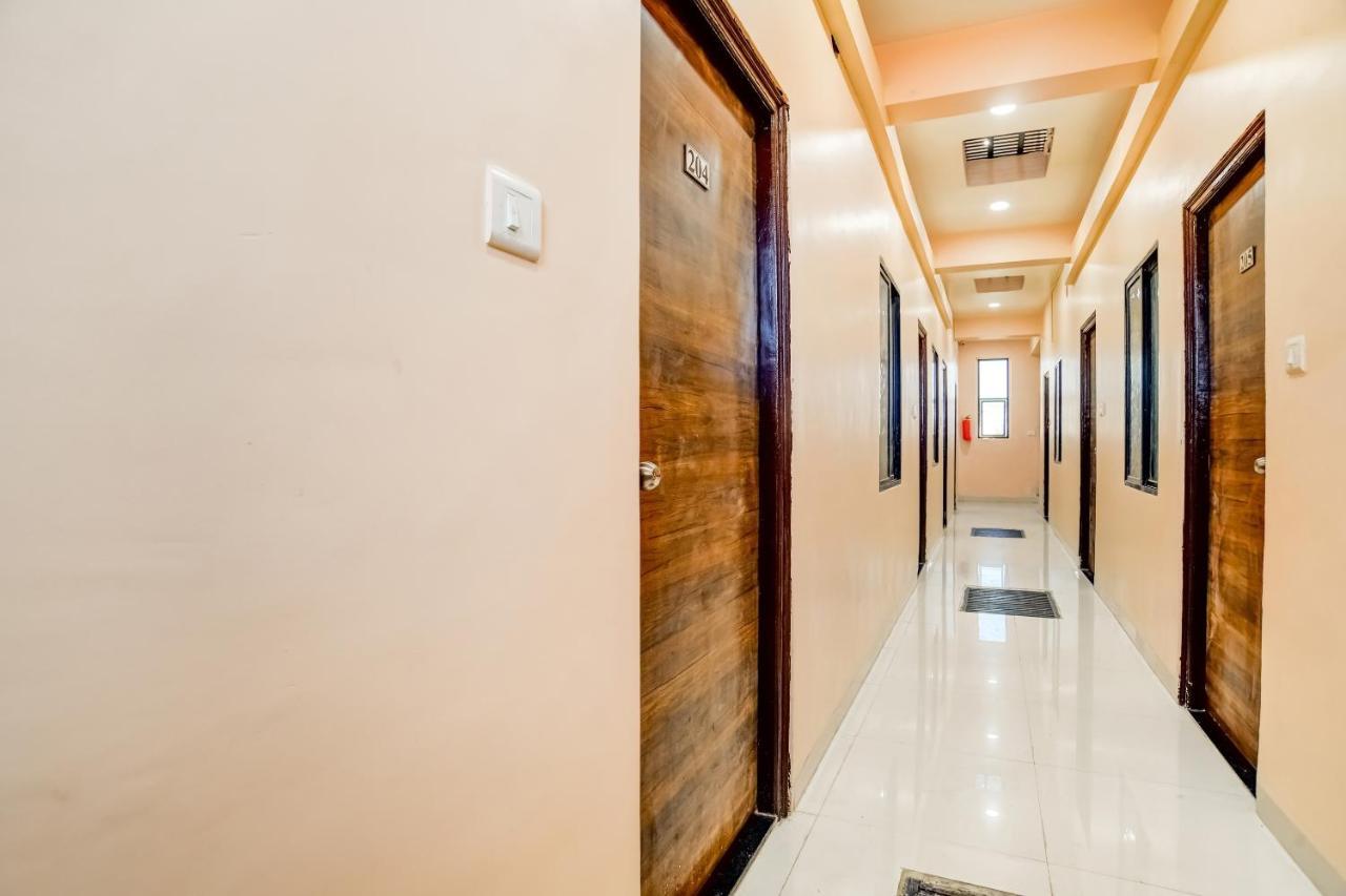 Spot On 76764 Hotel Lux Indore Eksteriør billede