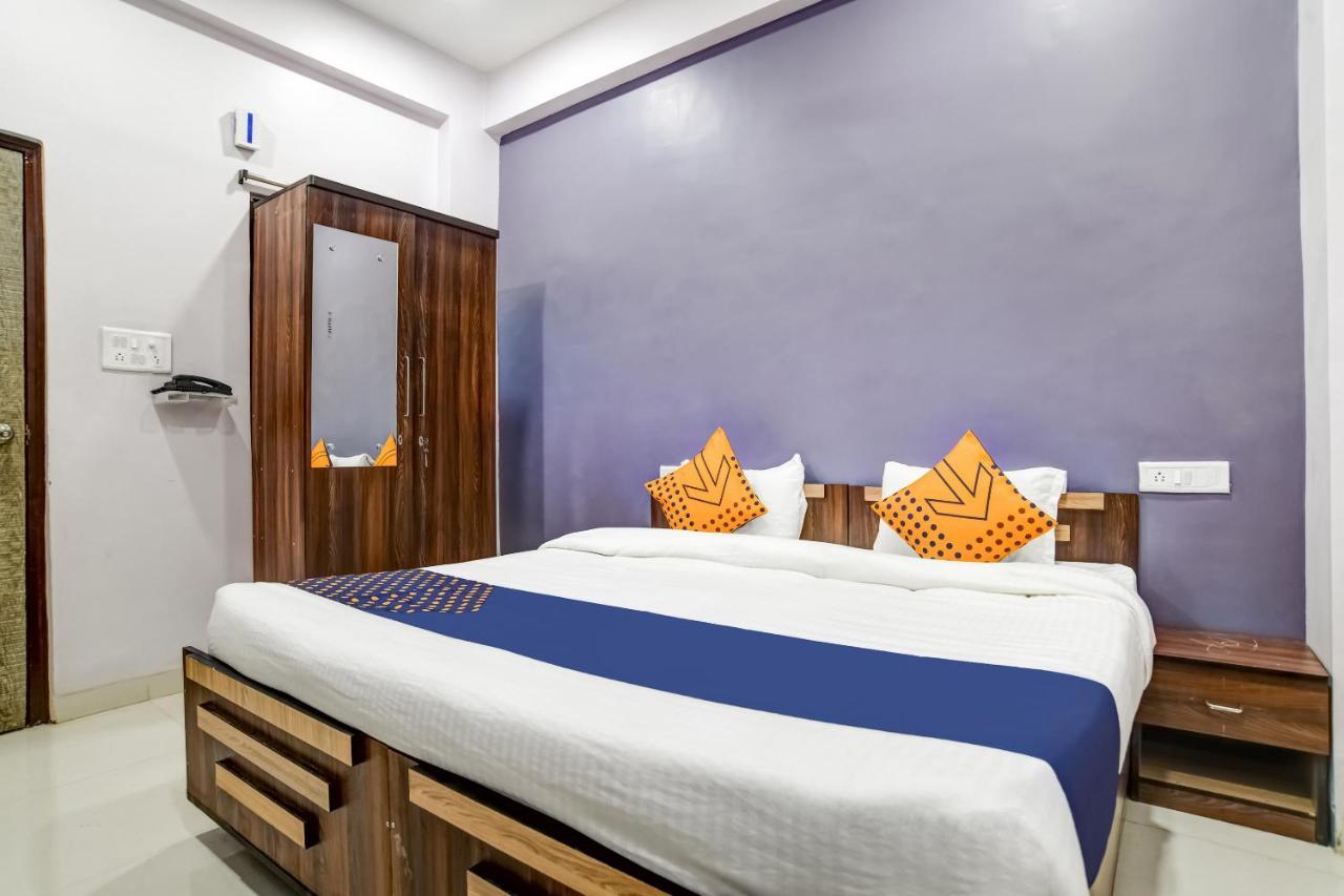 Spot On 76764 Hotel Lux Indore Eksteriør billede