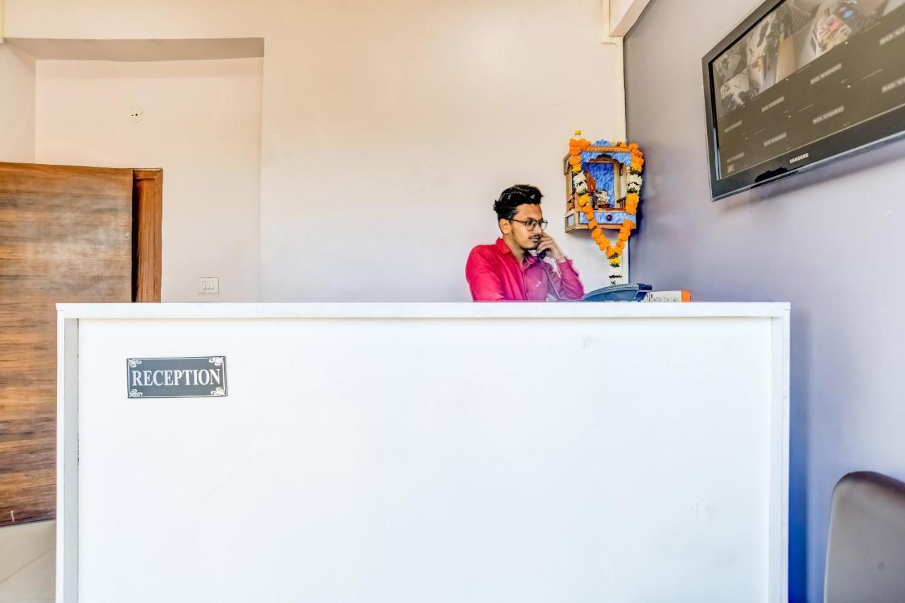 Spot On 76764 Hotel Lux Indore Eksteriør billede