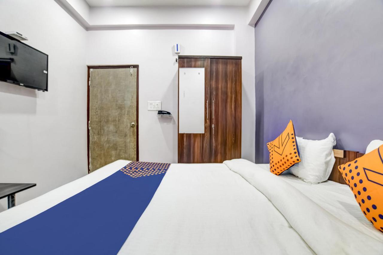 Spot On 76764 Hotel Lux Indore Eksteriør billede