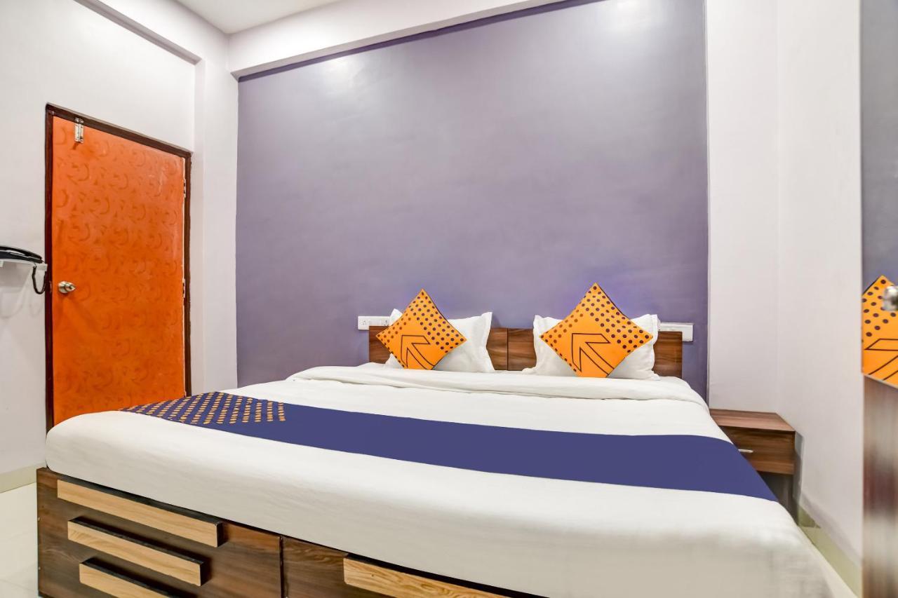 Spot On 76764 Hotel Lux Indore Eksteriør billede