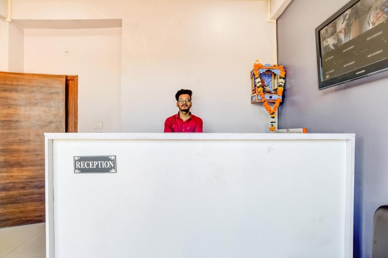 Spot On 76764 Hotel Lux Indore Eksteriør billede