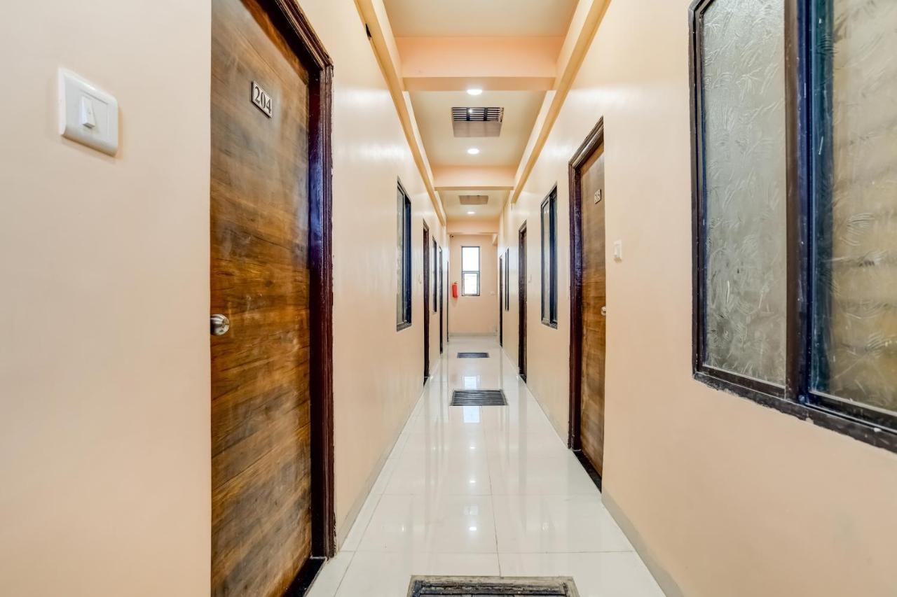 Spot On 76764 Hotel Lux Indore Eksteriør billede