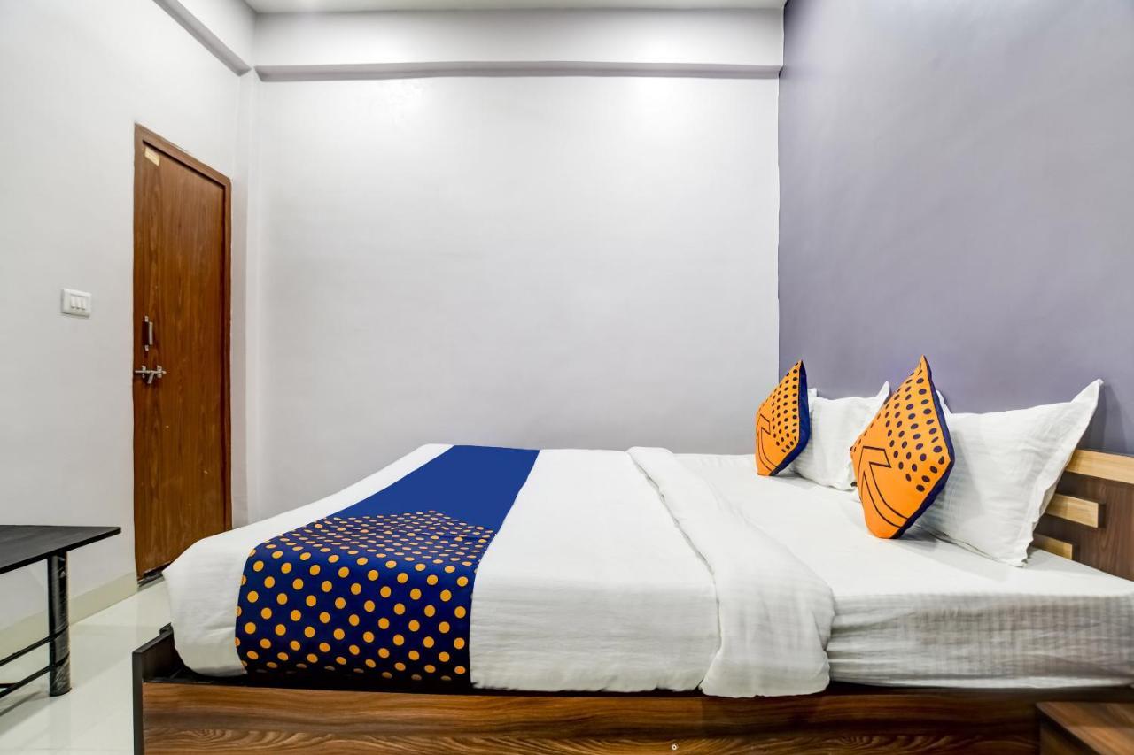 Spot On 76764 Hotel Lux Indore Eksteriør billede
