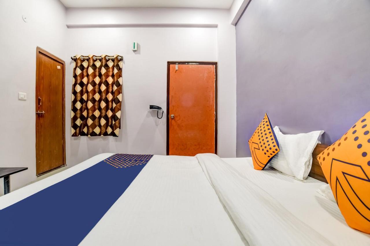 Spot On 76764 Hotel Lux Indore Eksteriør billede