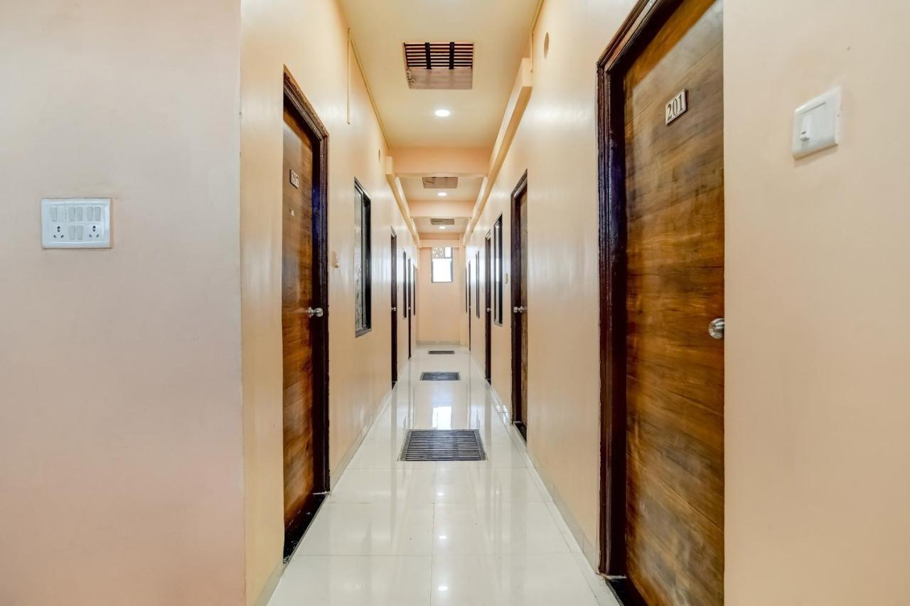 Spot On 76764 Hotel Lux Indore Eksteriør billede