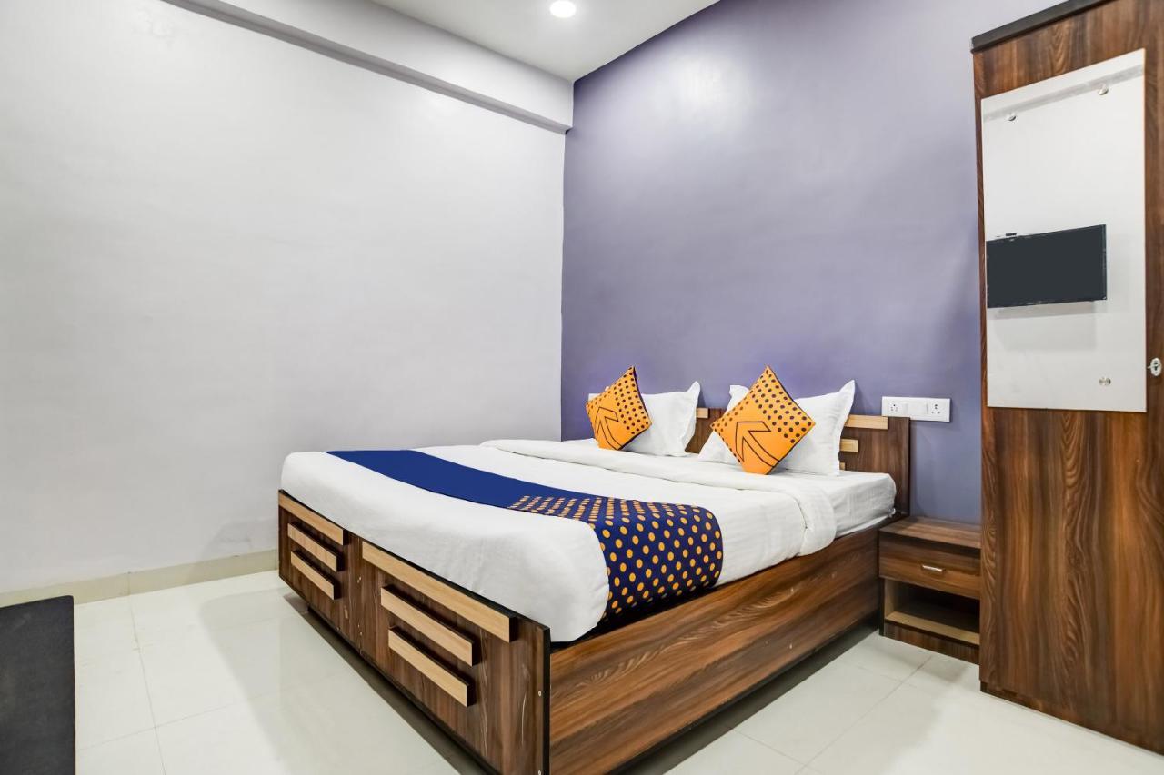 Spot On 76764 Hotel Lux Indore Eksteriør billede