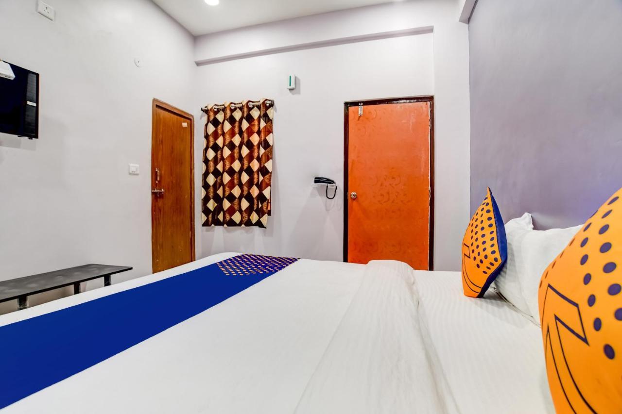 Spot On 76764 Hotel Lux Indore Eksteriør billede